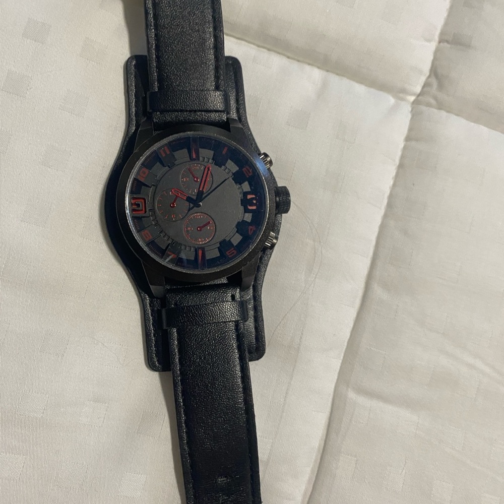 Watch - Picture 2 of 3